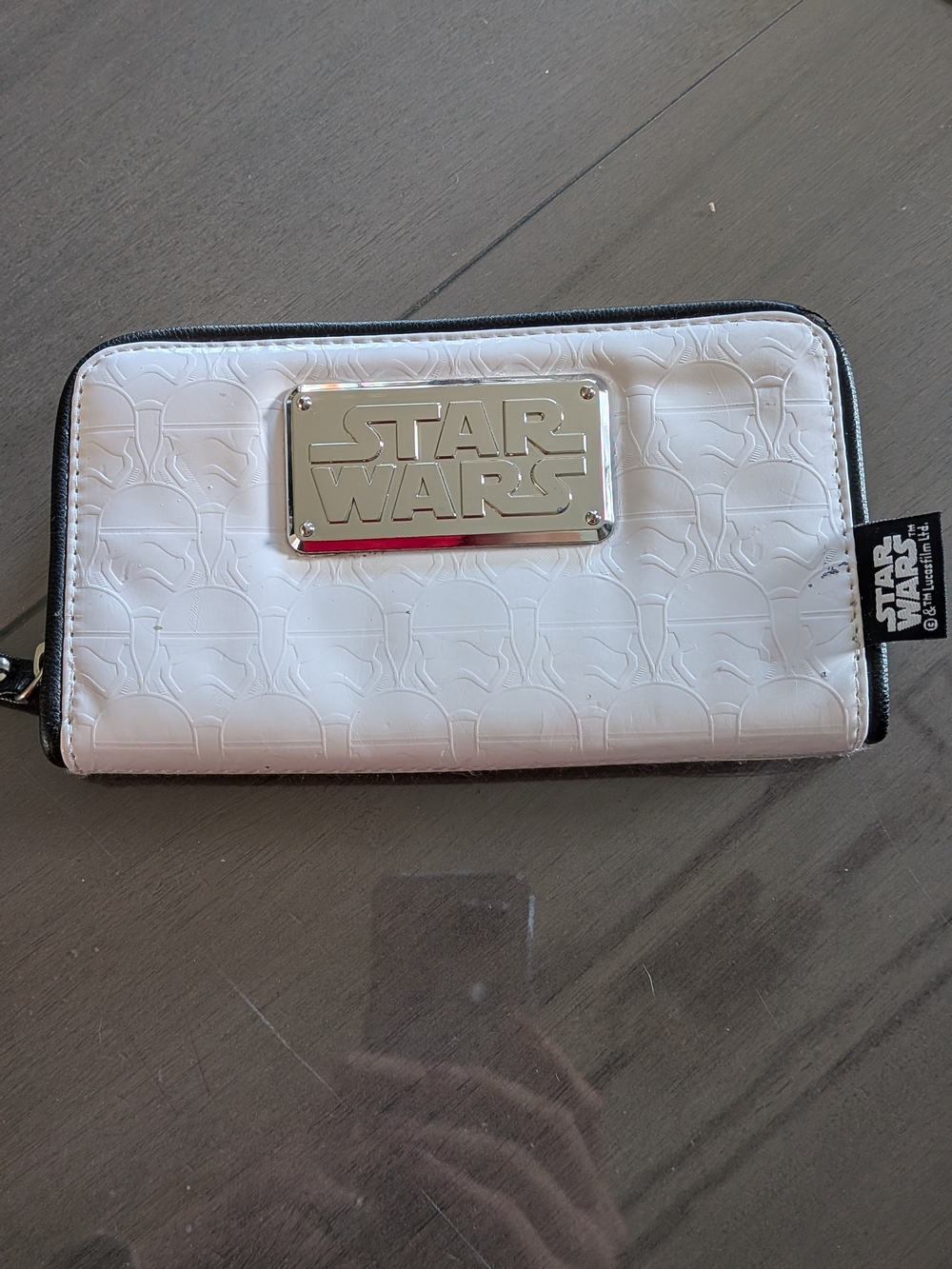 Star Wars White Embossed Zip Wallet